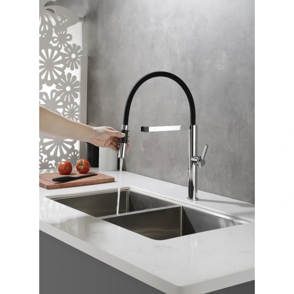 смеситель для кухни paulmark leader le214101-cr хром/ черный