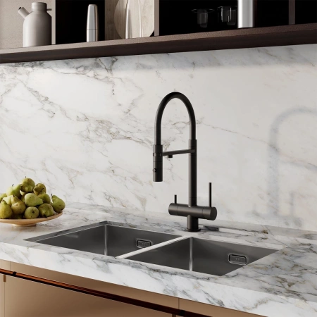 смеситель для кухни iddis ace aceblffi05 черный матовый, с гибким изливом