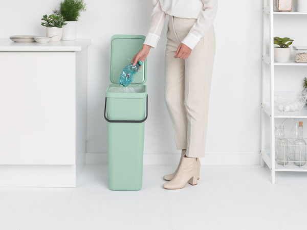 Мусорное ведро Brabantia Sort&Go 212826 40 л, мятно-голубое