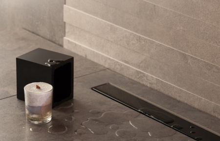 Душевой поддон из вспененного полистирола Pestan 90х90 Confluo Board Uni 40007821BG под плитку со встроенным душевым лотком Frameless Line Black Glass 550